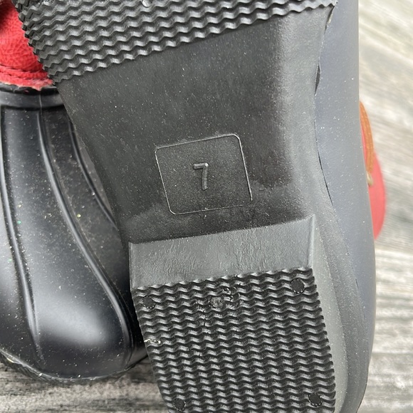 Duck boots. - Picture 7 of 8